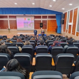 Los funcionarios/as del colegio participaron en una capacitación de comunicación